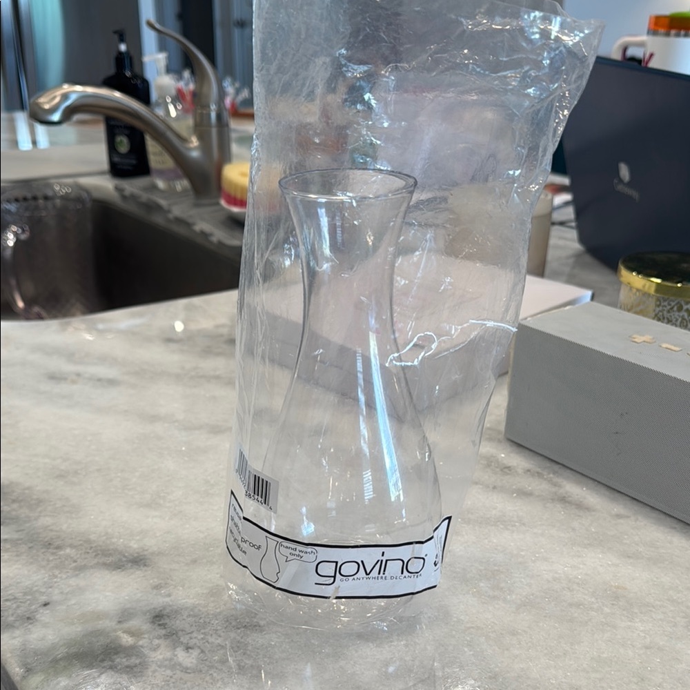 NWT Govino Clear Plastic Decanter